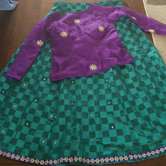 Long crop top with chaniya.